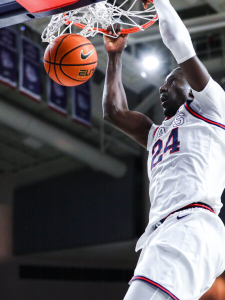 COLLEGE BASKETBALL: NOV 20 Long Beach St Beach vs Gonzaga